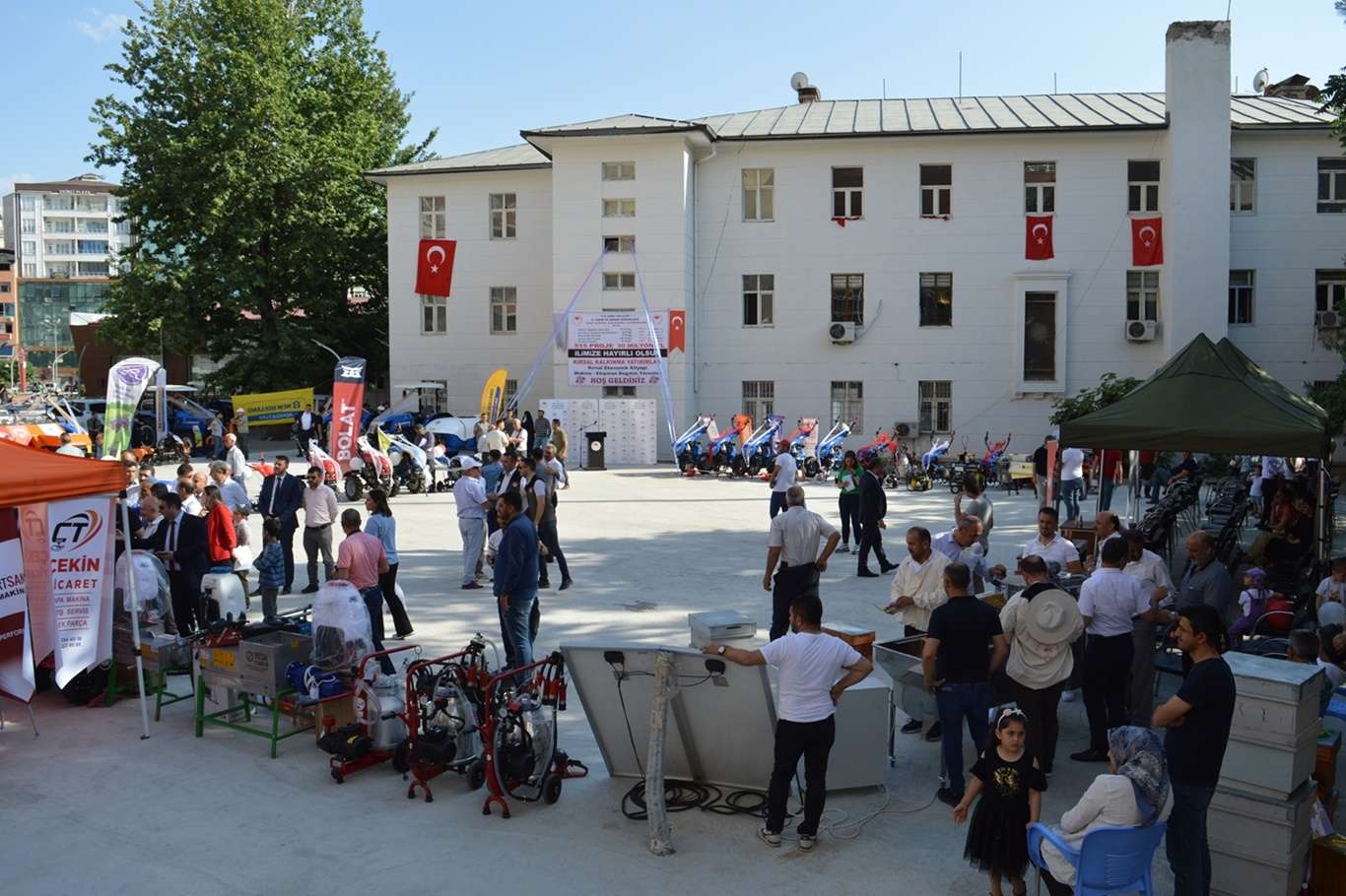 Siirt’te çiftçilere tarım aletleri ve ekipmanları dağıtıldı Siirt’te çiftçilere tarım aletleri ve ekipmanları dağıtıldı